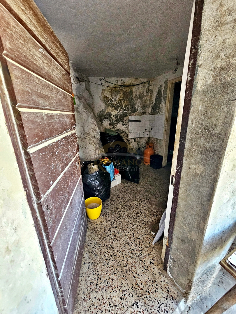 Casa da ristrutturare a 300 m dal centro di Trogir